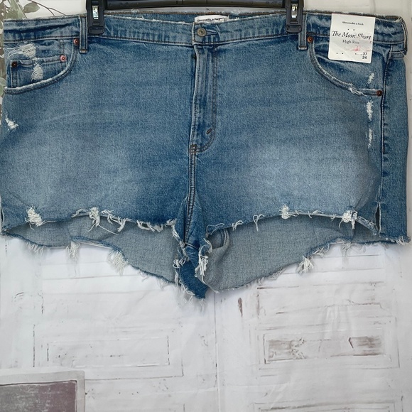 Abercrombie & Fitch Womens High Rise Distress Jean The Mom Shorts Sz. 24 37 - Picture 1 of 16